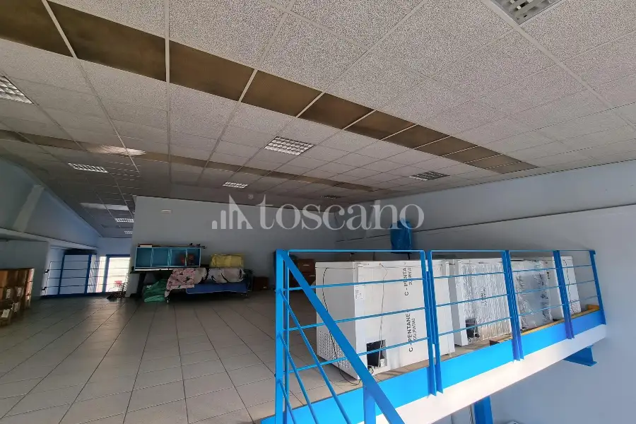 Capannone in vendita di 220 mq a €140,000 (rif. MRE1222VE.A)