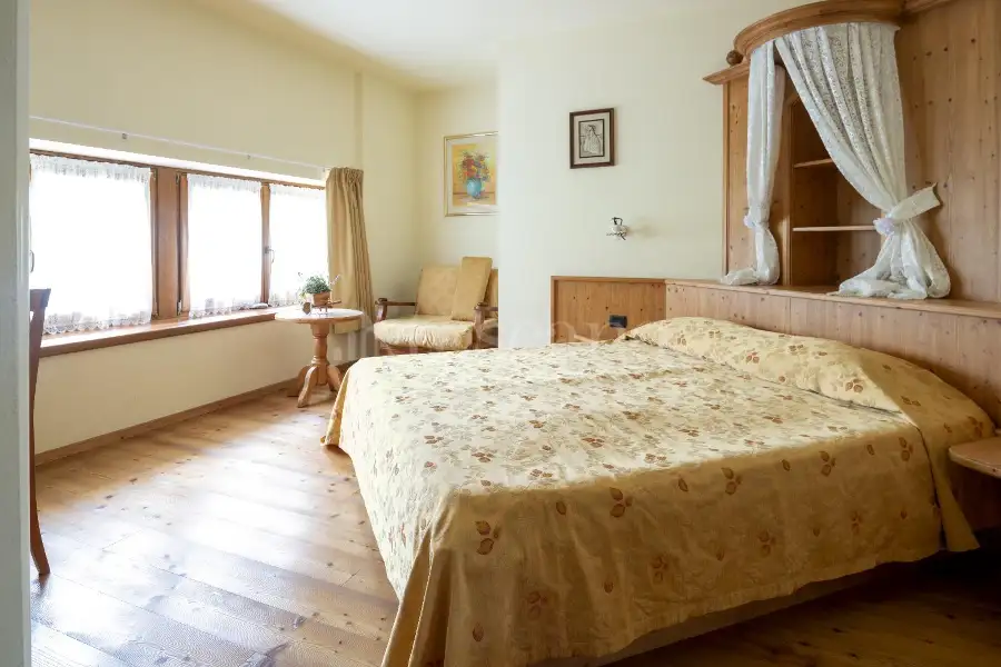 Casale in vendita di 1.000 mq a €990.000 (rif. 32/2025)