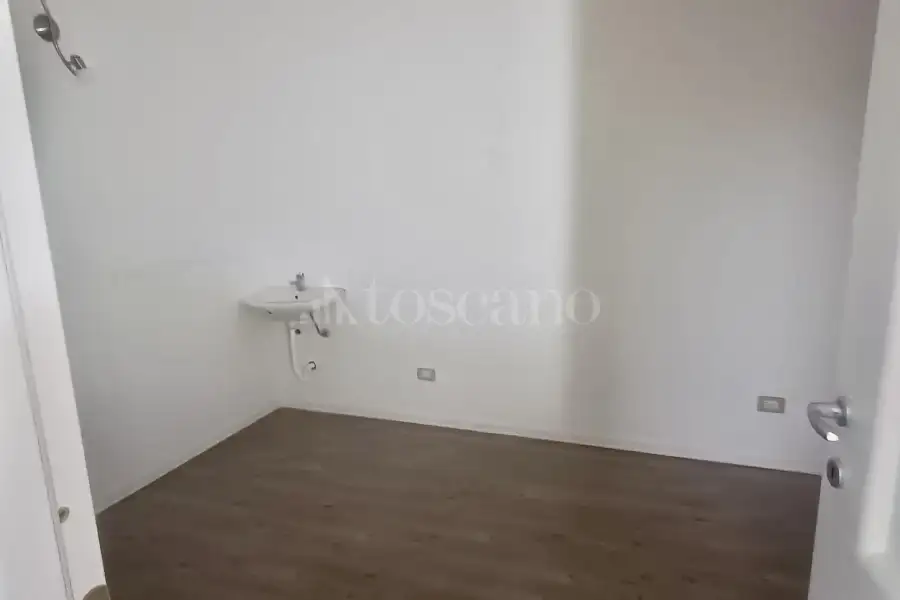 Negozio in affitto di 100 mq a €750 (rif. 54/2025)