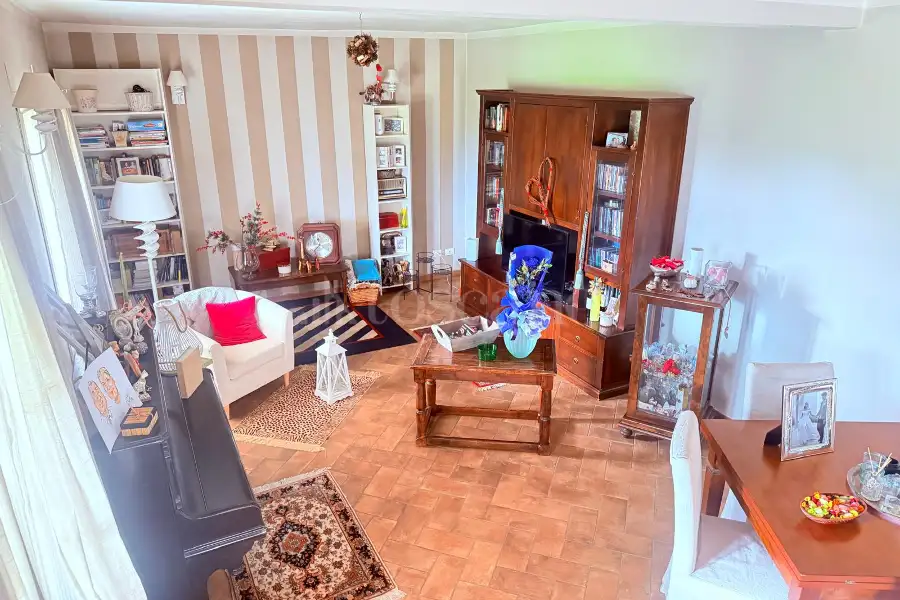 Casale in vendita di 300 mq a €990.000 (rif. 9/2026)