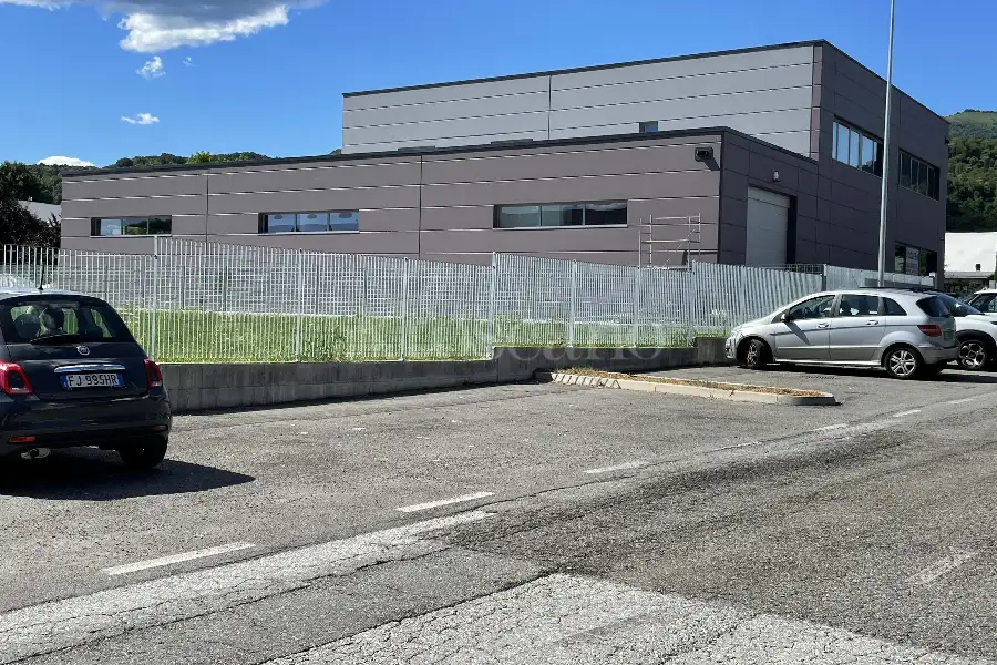 Capannone in affitto di 300 mq a €2.700 (rif. 11/2024)