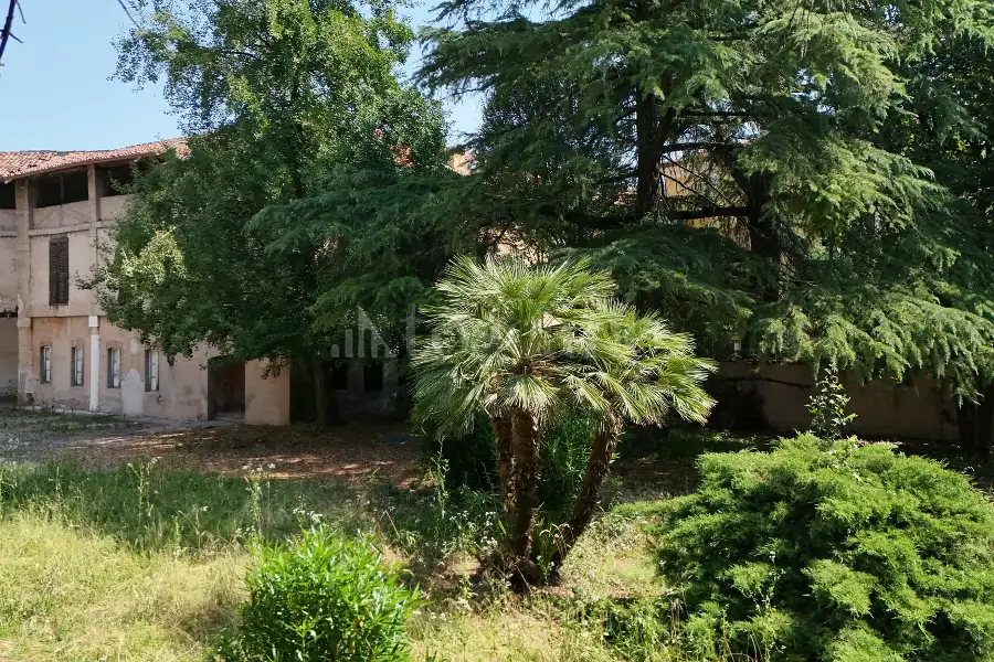Rustico in vendita di 2.000 mq a €2.000.000 (rif. 26/2026)