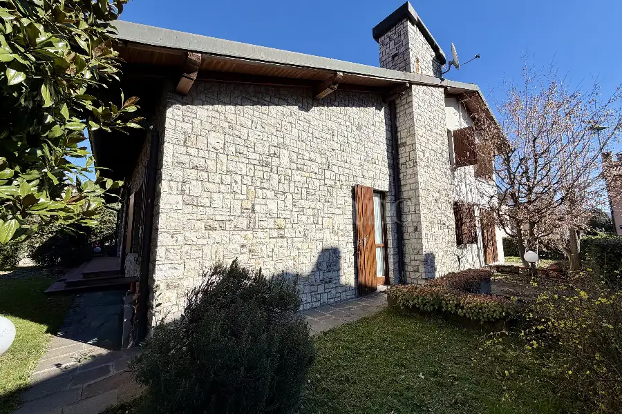 Villa in vendita di 400 mq a €870.000 (rif. 13/2026)