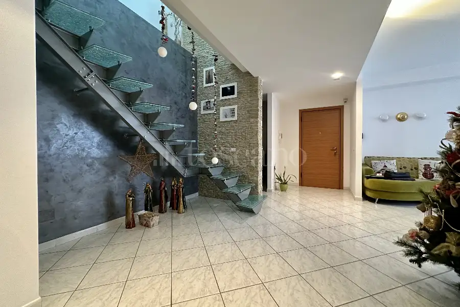 Attico in vendita di 180 mq a €389.000 (rif. 76/2026)