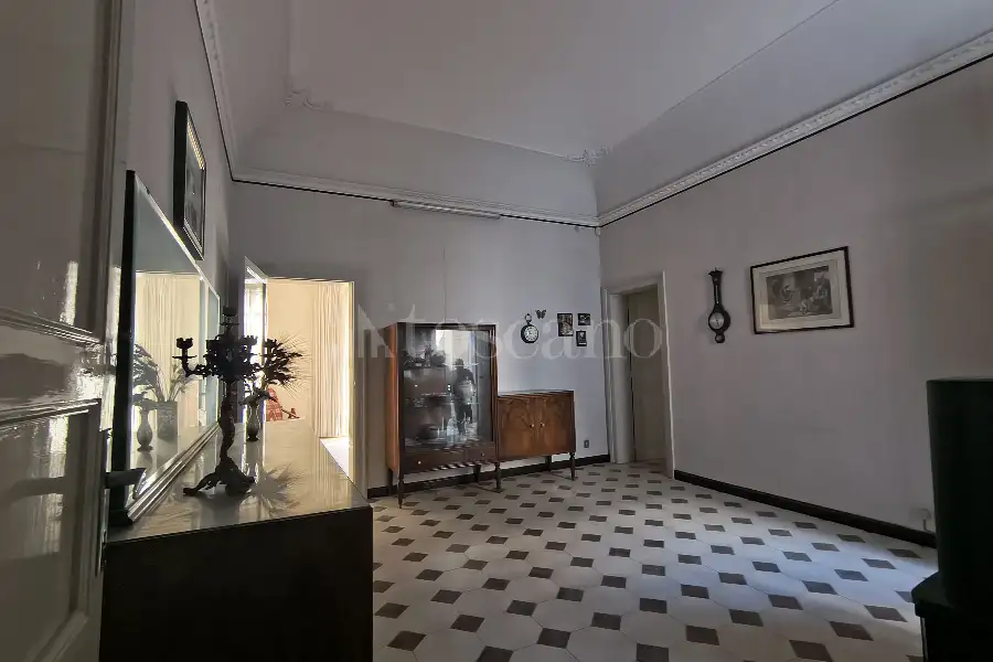 Palazzo in vendita di 585 mq a €338.000 (rif. 51/2026)