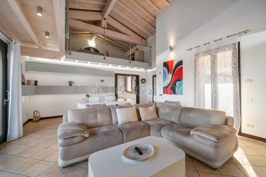 Attico in vendita di 250 mq a €680.000 (rif. 56/2026)