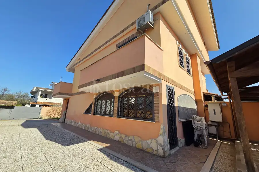 Villa Plurifamiliare in vendita di 130 mq a €249.000 (rif. 21/2026)
