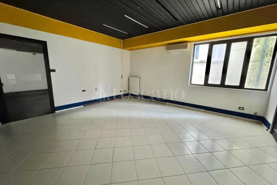 Ufficio in affitto di 300 mq a €1.000 (rif. 23/2026)