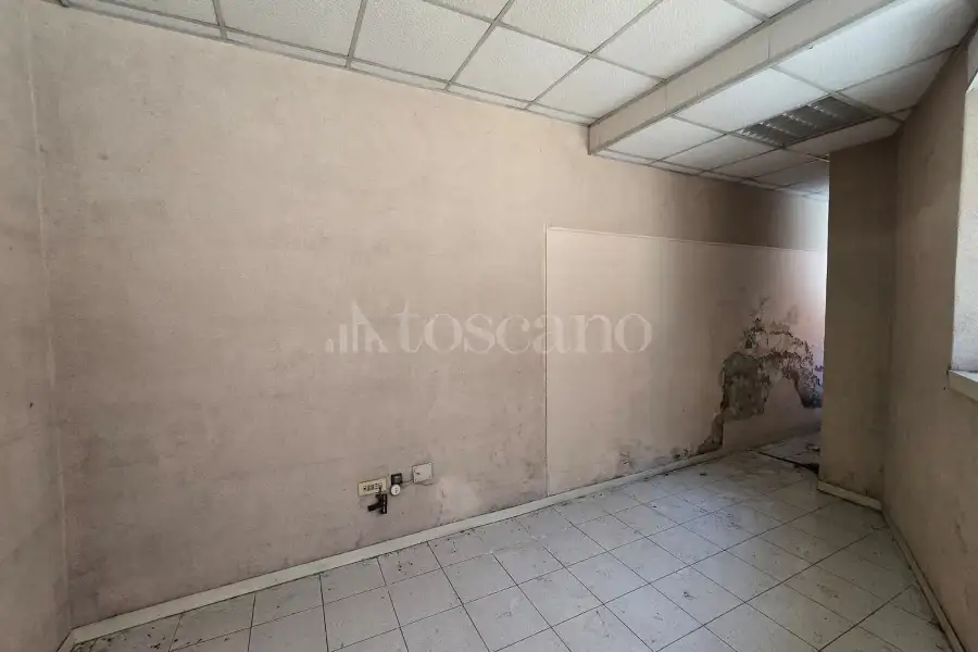Garage in vendita di 350 mq a €480.000 (rif. 21/2026)