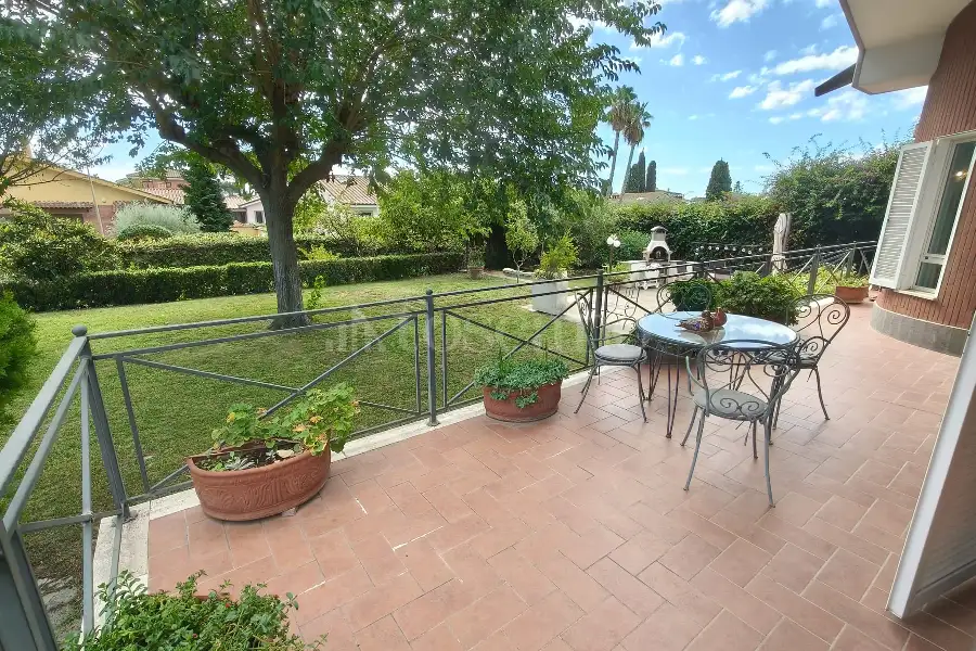 Villa in vendita di 300 mq a €845.000 (rif. 49/2026)