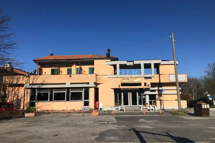 Attività Commerciale in affitto di 1.300 mq a €4.000 (rif. 8/2026)