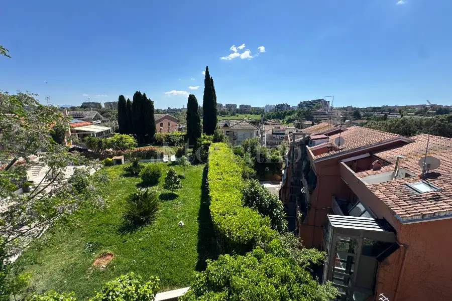 Villa Plurifamiliare in vendita di 300 mq a €649.000 (rif. 18/2026)