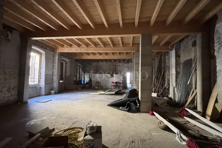 Casa Indipendente in vendita di 700 mq a €335.000 (rif. 1/2025)
