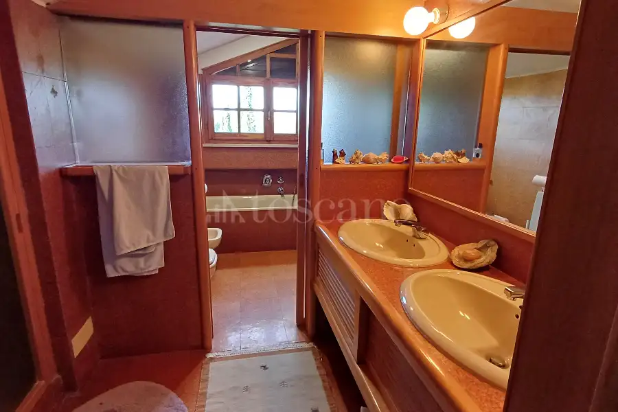 Villa Plurifamiliare in vendita di 800 mq a €1.390.000 (rif. 26/2024)
