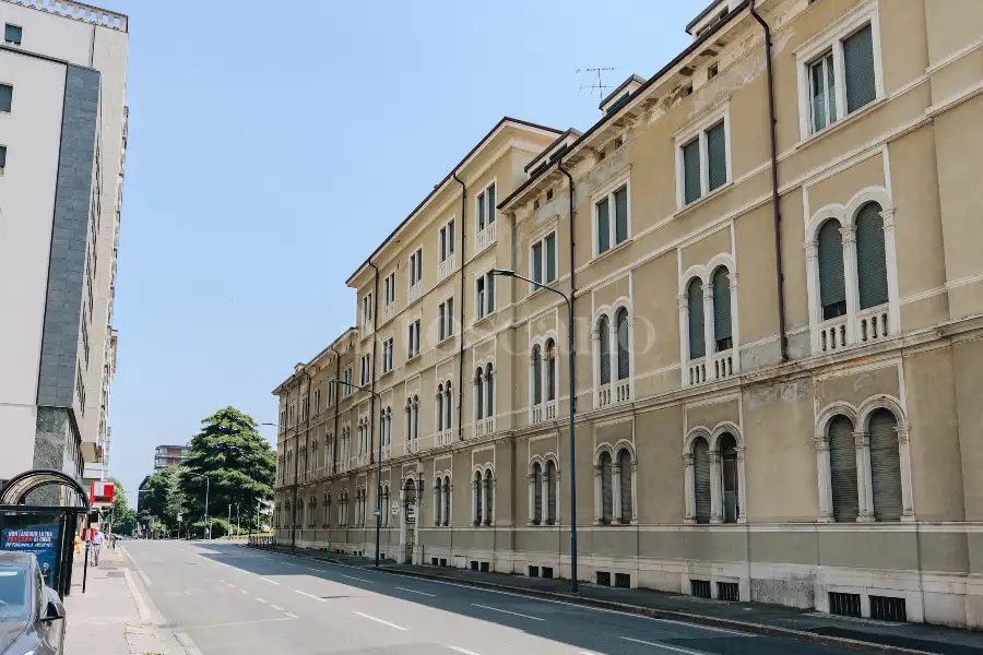 Palazzo in vendita di 7.000 mq trattativa riservata (rif. 21/2025)