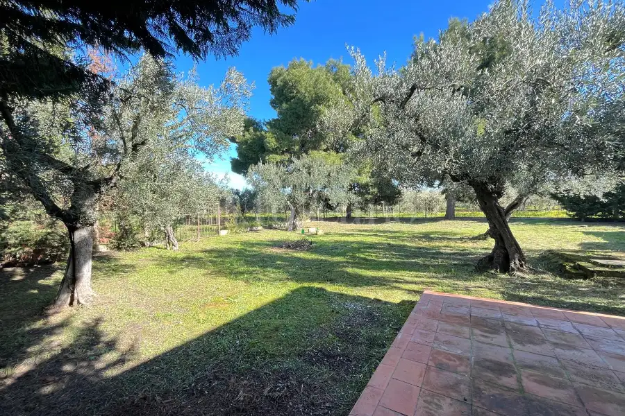 Villa Plurifamiliare in vendita di 250 mq a €130.000 (rif. 14/2026)
