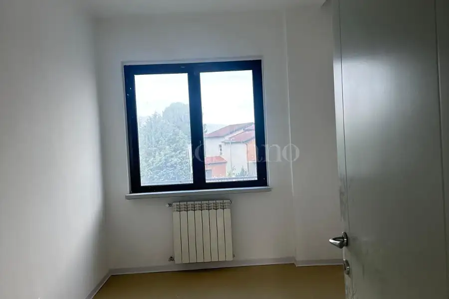 Ufficio in affitto di 300 mq a €3.000 (rif. 83/2026)