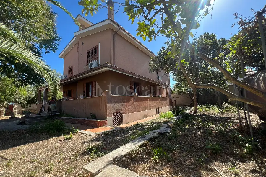 Villa in vendita di 300 mq a €309.000 (rif. 42/2025)