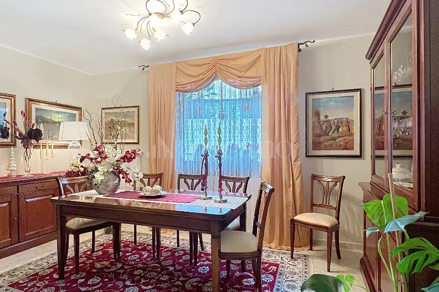 Villa Plurifamiliare in vendita di 480 mq a €680.000 (rif. 2/2026)