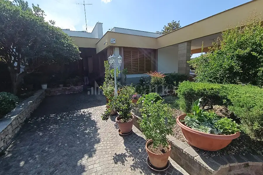 Villa Bifamiliare in vendita di 165 mq a €830.000 (rif. 32/2026)