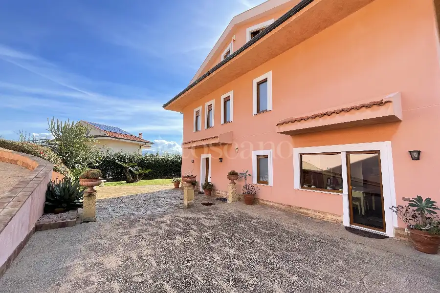 Villa in vendita di 500 mq a €1.500.000 (rif. 45/2025)