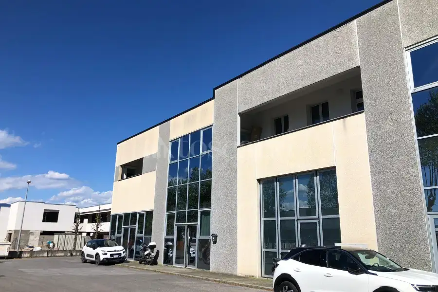 Capannone in vendita di 550 mq a €415.000 (rif. 10/2024)