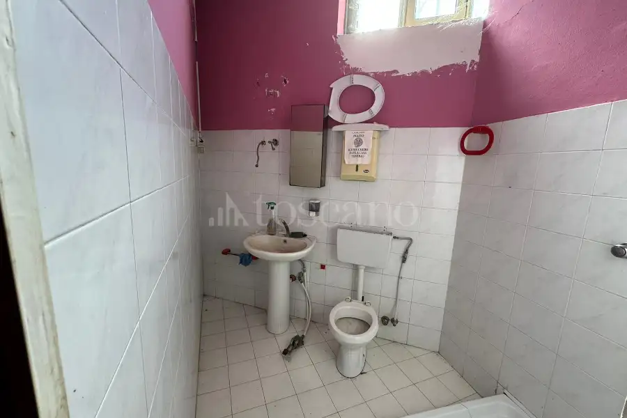 Negozio in vendita di 390 mq a €198.000 (rif. 28/2026)