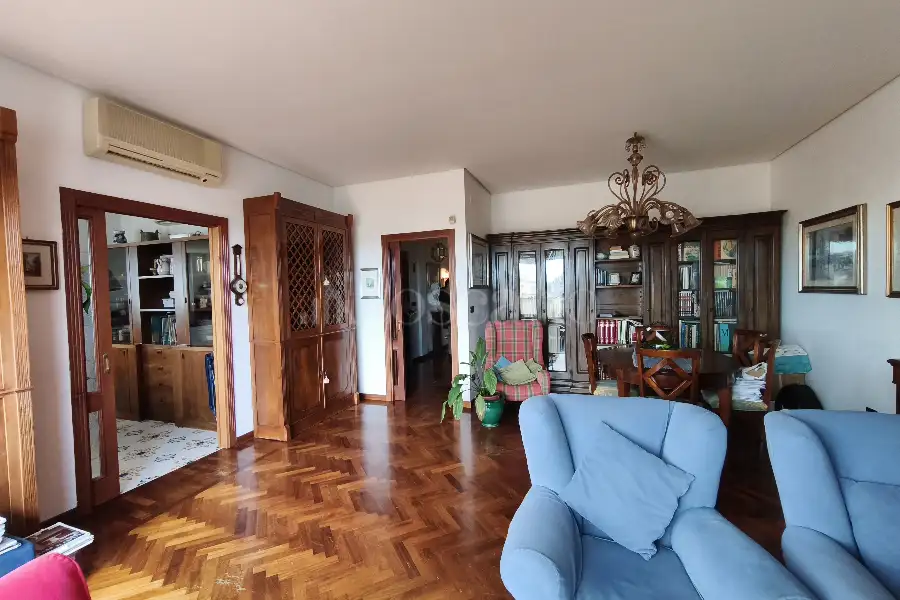 Attico in vendita di 164 mq a €330.000 (rif. 3/2026)