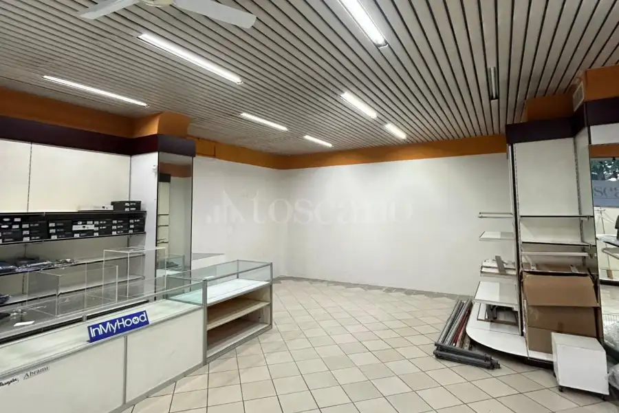 Negozio in vendita di 160 mq a €165.000 (rif. 12/2026)