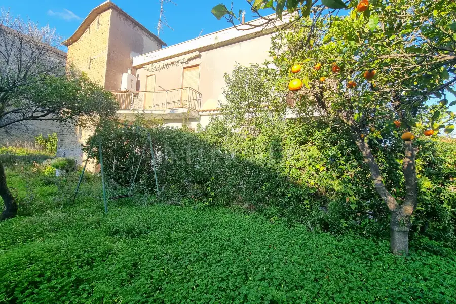 Casa Indipendente in vendita di 300 mq a €385.000 (rif. 21/2025)