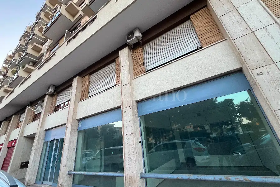 Negozio in vendita di 437 mq a €337.000 (rif. 33/2026)