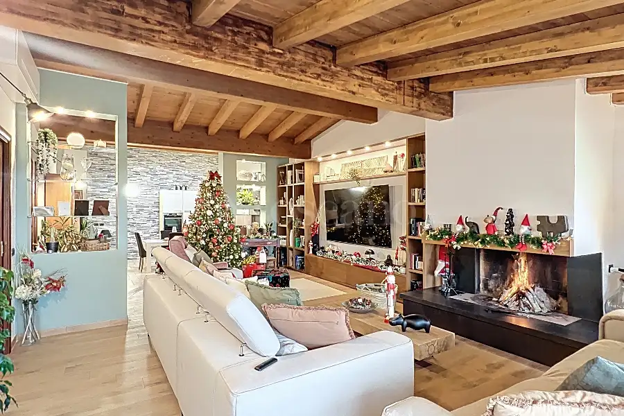 Villa Plurifamiliare in vendita di 480 mq a €680.000 (rif. 2/2026)