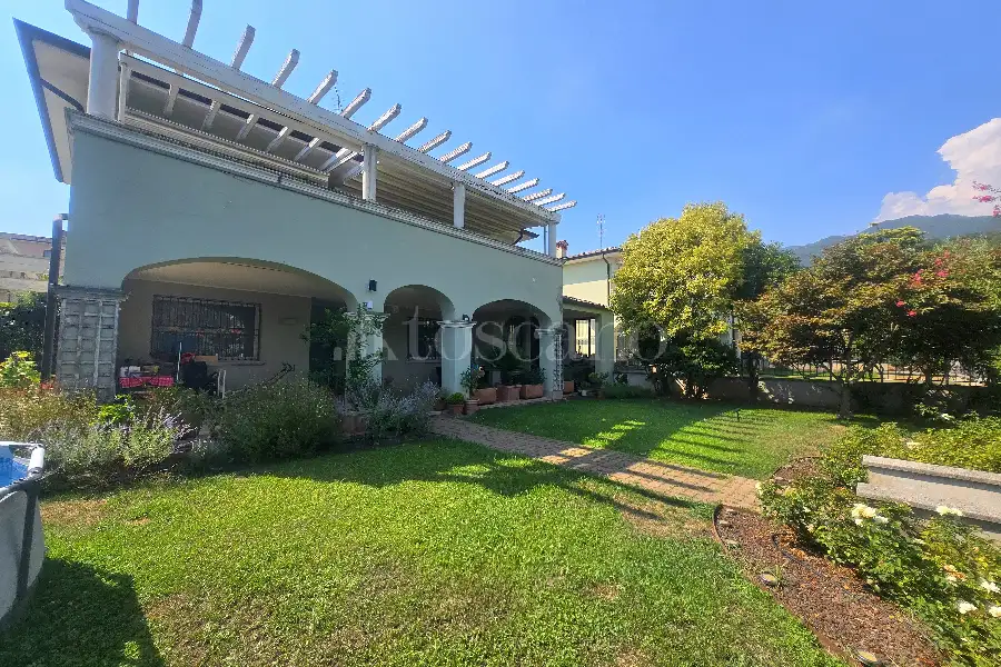 Villa in vendita di 250 mq a €710.000 (rif. 54/2026)