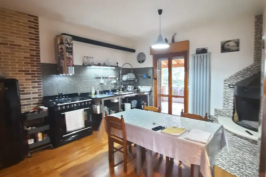 Villa Plurifamiliare in vendita di 800 mq a €795.000 (rif. 6/2025)