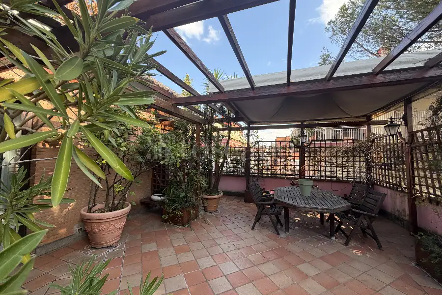 Attico in vendita di 250 mq a €990.000 (rif. 6/2026)