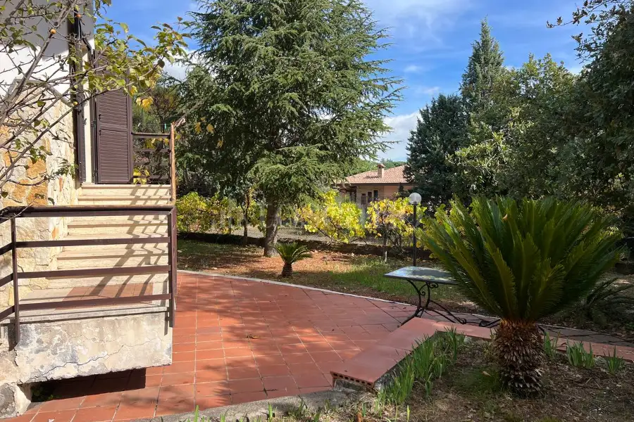 Villa in vendita di 396 mq a €445.000 (rif. 168/2025)