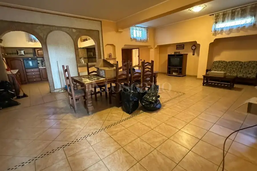 Villa in vendita di 370 mq a €890.000 (rif. 3/2026)