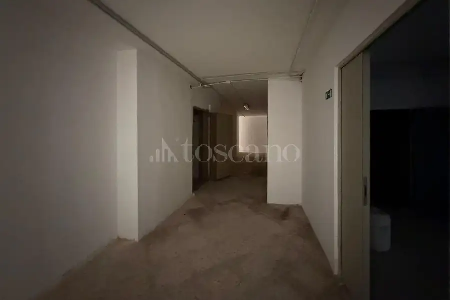 Negozio in vendita di 437 mq a €337.000 (rif. 33/2026)