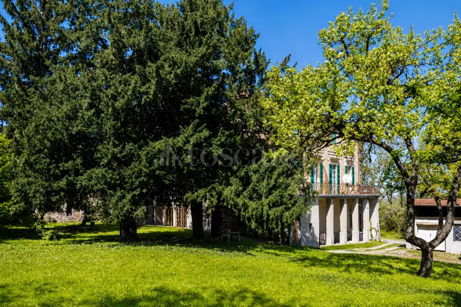 Casale in vendita di 1.000 mq a €1.150.000 (rif. 5/2026)