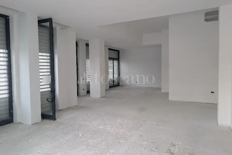 Negozio in affitto di 110 mq a €3.400 (rif. 11/2026)