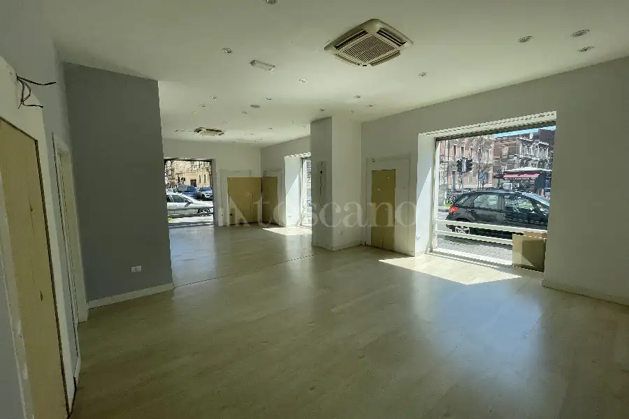 Negozio in vendita di 250 mq a €980.000 (rif. 12/2024)