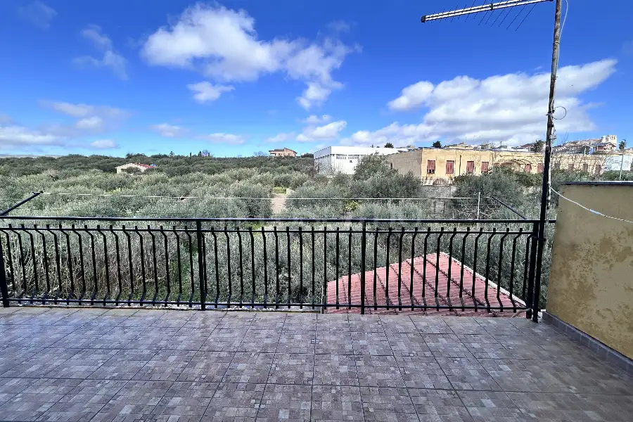Casa in vendita di 300 mq a €115.000 (rif. 23/2026)