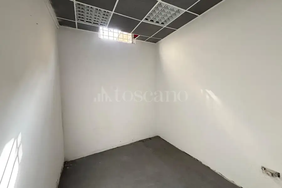 Negozio in vendita di 90 mq a €59.000 (rif. 15/2026)