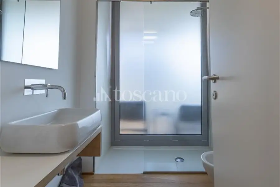 Attico in affitto di 200 mq a €3.200 (rif. 67/2026)