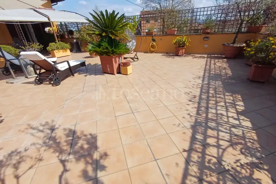 Casale in vendita di 560 mq a €1.250.000 (rif. 3/2026)