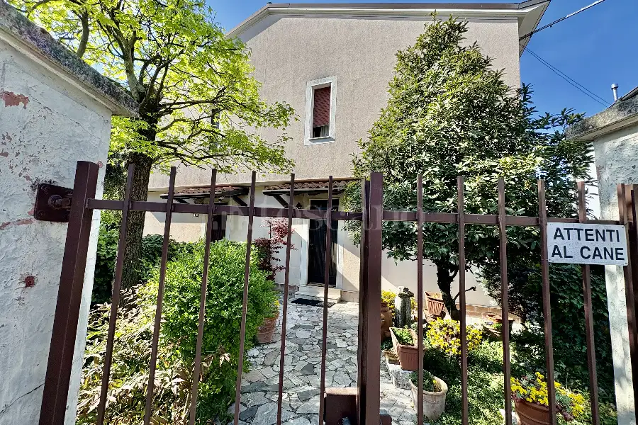 Villa Bifamiliare in vendita di 150 mq a €120.000 (rif. 13/2026)
