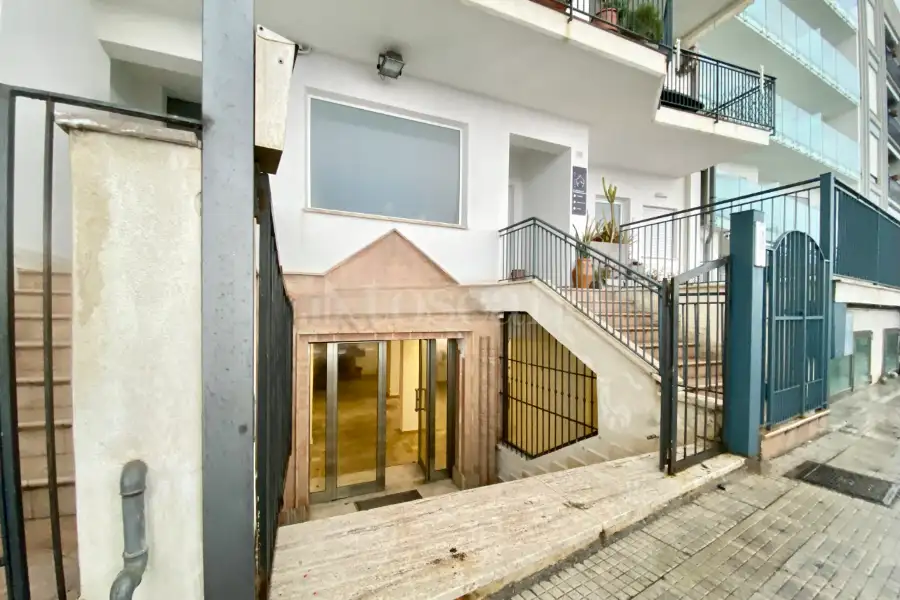 Negozio in vendita di 209 mq a €260.000 (rif. 11/2025)