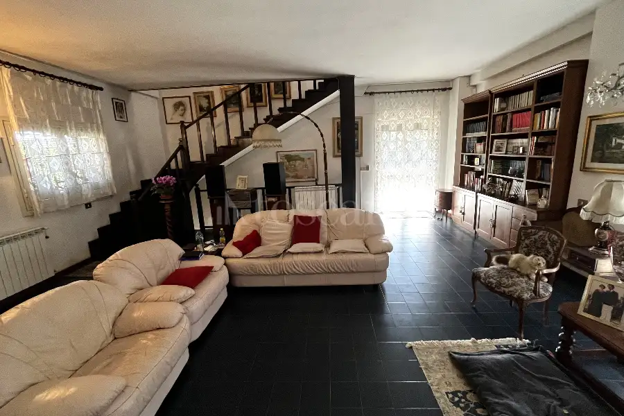 Villa in vendita di 220 mq a €1.095.000 (rif. 20/2025)