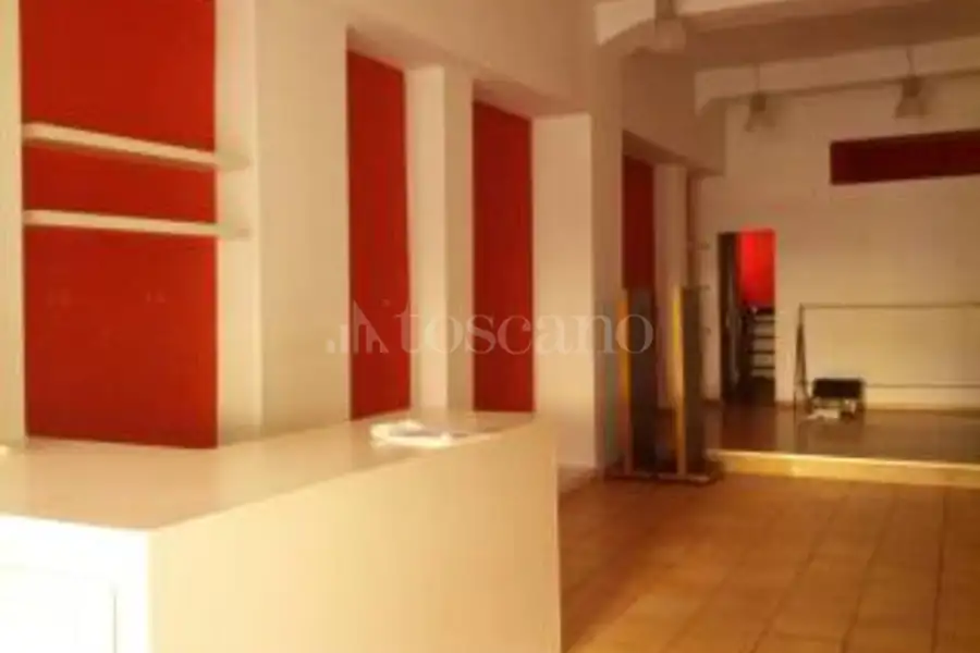 Negozio in affitto di 95 mq a €850 (rif. 55/2025)