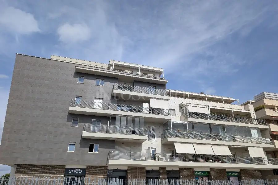 Negozio in vendita di 160 mq a €410.000 (rif. 4/2026)